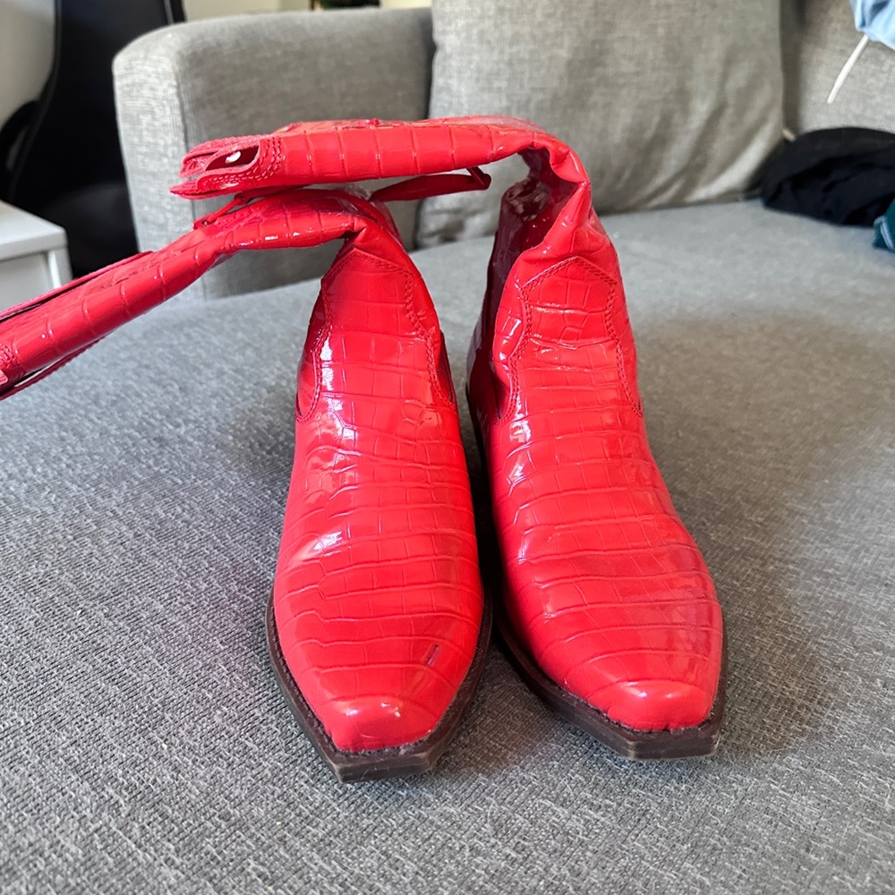 Circus by Sam Edelman Red Croc-Embossed Pointed Ankle Boots